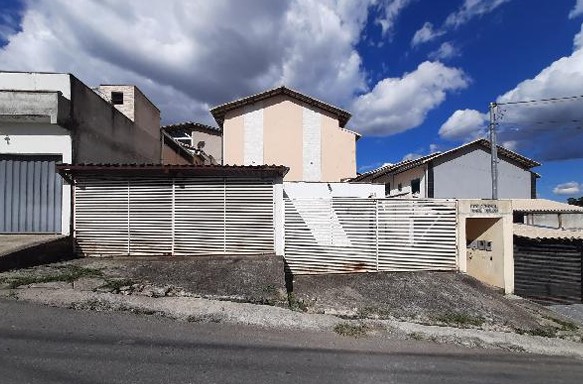 Casa em Esmeraldas, Floresta Encantada, Rua Nespeiras, N. 175, Cs 04, MG. Área: 56.4m2