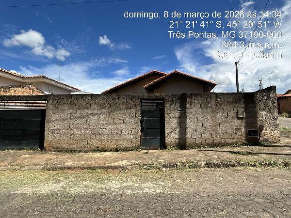 Casa em Três Pontas, Santa Edwiges, Avenida SanitÁRia, N. 945, Lt 30, MG. Área: 48.48m2