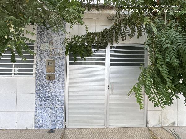 Casa em Santa Cruz do Capibaribe, Dona Dom, Rua Jose Roberto Ramos, N. 356, Lote 27, Quadra 38, PE. Área: 67.94m2