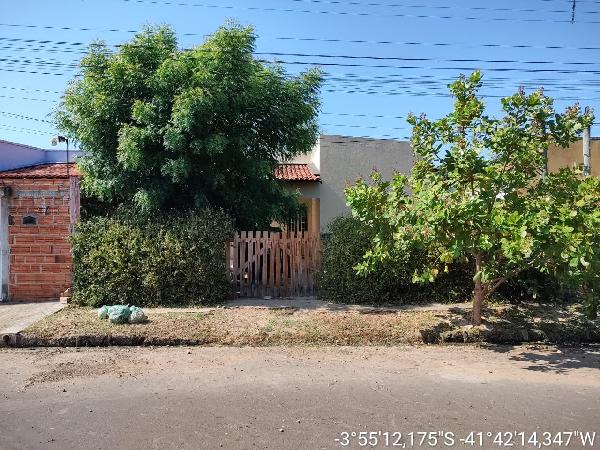 Casa em Piracuruca, Fatima, Vereador Francisco Casseano De Brito, N. 417, Qd 247 Lt 09, PI. Área: 70m2