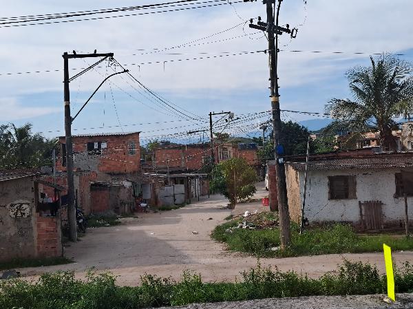 Casa em São Gonçalo, Boacu, Avenida Luiz Correa Da Silva Antiga Av Alodial, N. 254, Lt 1356, RJ. Área: 90m2