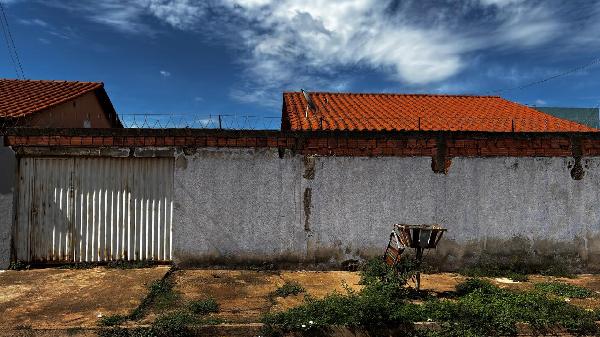 Casa em Águas Lindas de Goiás, Jardim Santa Lucia, Avenida Jk, N. Sn, Lt 18-A,Qd 43, GO. Área: 56.2m2