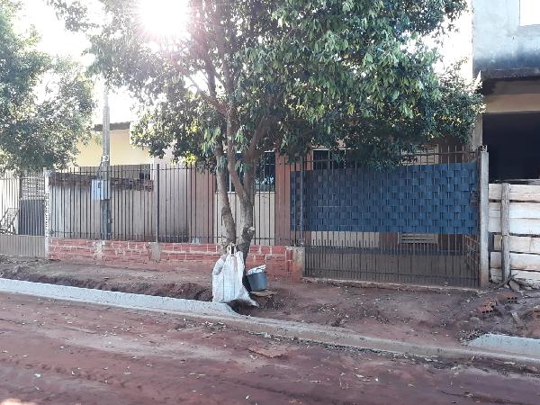 Casa em Santo Antônio do Caiuá, Centro, Projetada E, N. 287, Data 03 Qd 65, PR. Área: 64m2