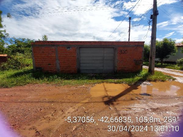 Casa em Demerval Lobão, Cidade Nova, Rua 27 De Julho, N. 920,, PI. Área: 56m2