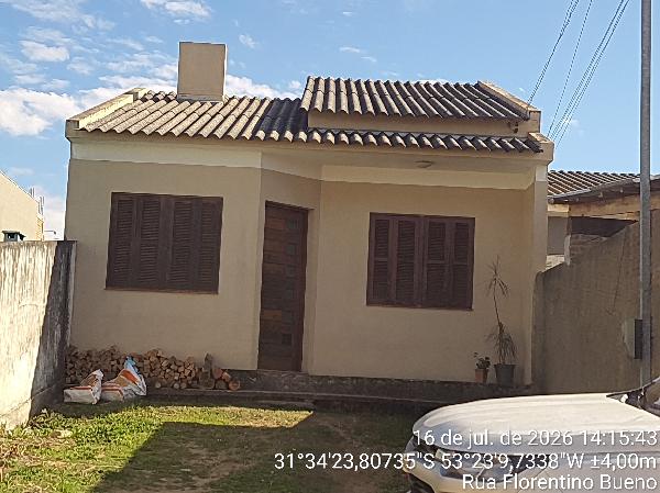 Casa em Pinheiro Machado, Centro, Rua Florentino Bueno, N. 281, Quadra 04 Lotes 3 E 4, RS. Área: 54.82m2