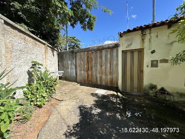 Casa em Araguari, Santiago, Rua Orimar Santiago, N. 11, Lt 01 Qd 38, MG. Área: 46.95m2