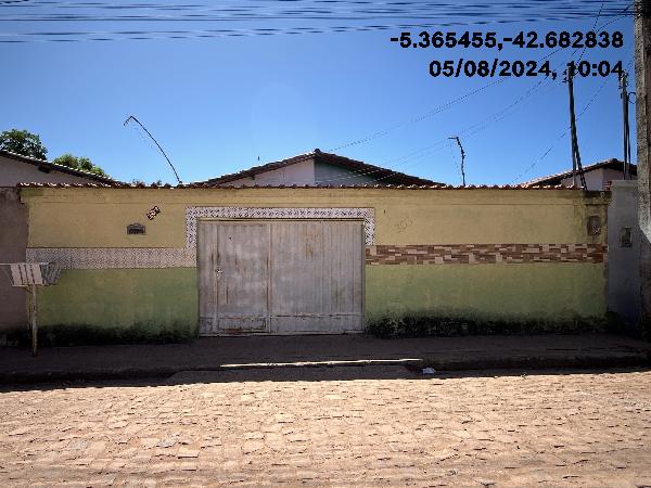 Casa em Demerval Lobão, Centro, Rua D, N. 303, Cs 303, PI. Área: 53.9m2