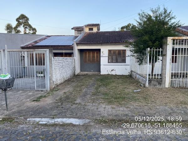Prédio em Estância Velha, Lago Azul, Rua Holanda, N. 327, Cs 02, RS. Área: 50m2