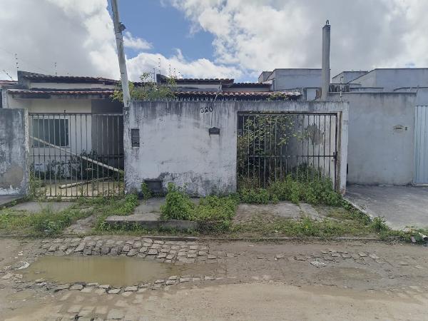 Casa em Feira de Santana, Mangabeira, Rua Codajas, N. 320, Area 26 Qd L, BA. Área: 70m2