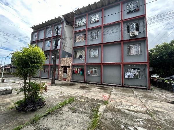 Apartamento em Salvador, Periperi, Rua 13 De Maio, N. 1221, Apto 201, Bl Xxii, BA. Área: 49.96m2