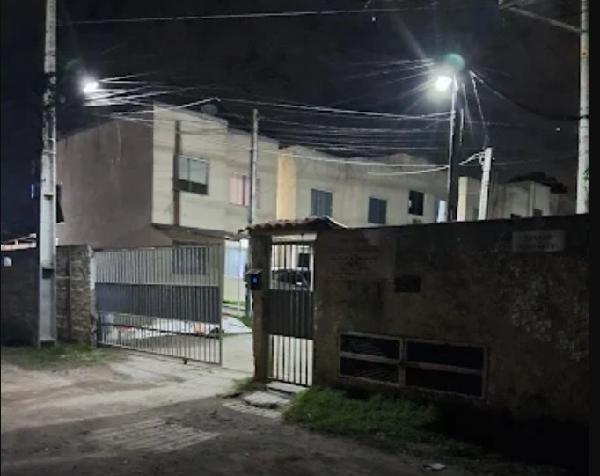 Apartamento em São Gonçalo, Marambaia, Rua O, N. 336, Apto 201,  Cs 04, RJ. Área: 49.06m2