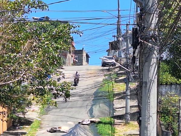 Casa em Rio de Janeiro, Bras De Pina, Rua Surui, N. 857, Cs Ao Fundo, RJ. Área: 75m2