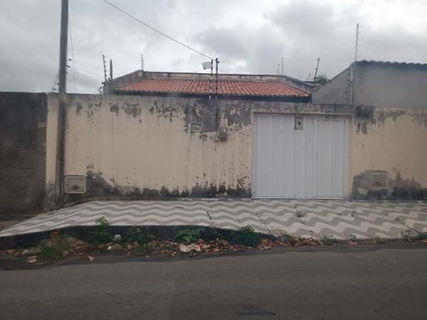 Casa em Horizonte, Catole, Rua Joao Severo Da Silva, N. 298,, CE. Área: 104.7m2