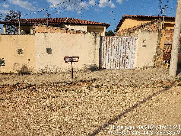 Casa em Esmeraldas, Nova Esmeraldas, Rua V, N. 52, Casa 02, MG. Área: 54.1m2
