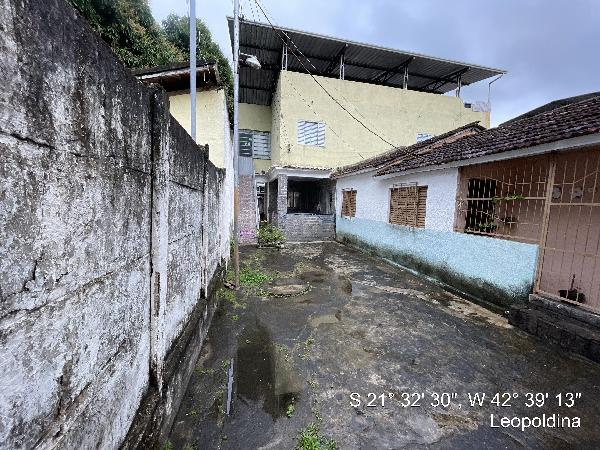Casa em Leopoldina, Quinta Residencia, Rua Antonio Fernandes Valentim, N. 1038, Fundos, MG. Área: 87.99m2