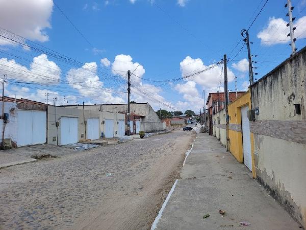 Casa em Pacatuba, Pavuna, Rua Da Paz, N. 238-A, Lt 17 Qd 89, CE. Área: 65m2