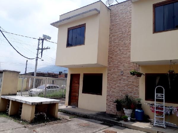 Casa em Nova Iguaçu, Cabucu, Rua Petrolina, N. 396, Cs 01, Lt 28, Qd 72, RJ. Área: 54.44m2