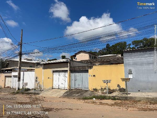 Casa em Esmeraldas, Floresta Encantada, Rua Paineira Rosa Antiga Rua O, N. 240, Cs01, MG. Área: 51.12m2