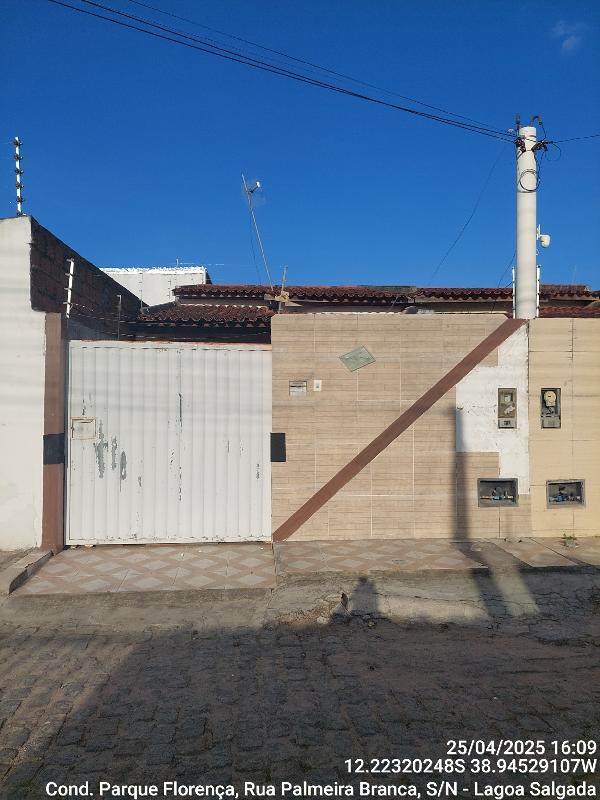 Casa em Feira de Santana, Mangabeira, Rua Camamu, N. 37,, BA. Área: 65m2