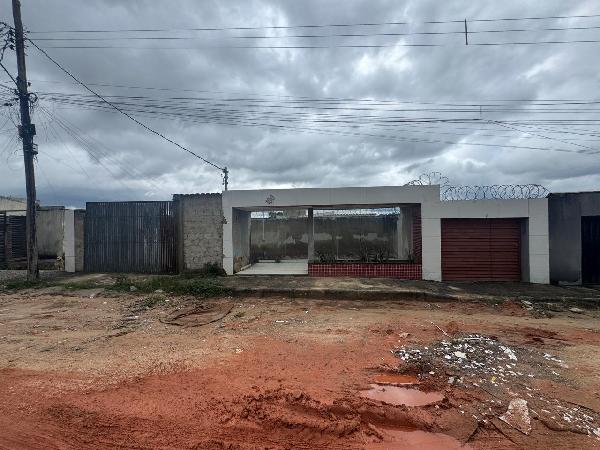 Casa em Esmeraldas, Dumaville, Rua Sete, N. 100, Casa 03, Lote 14, Quadra 10, MG. Área: 46.4m2