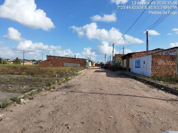 Casa em Pedras de Fogo, Centro, Rua Projetada J, N. 185-A, Lote 06 Quadra L, PB. Área: 60.26m2