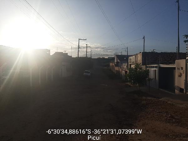 Casa em Picuí, Pedro Tomaz Dantas, Rua Projetada, N. 115, Qd 34, PB. Área: 99.35m2