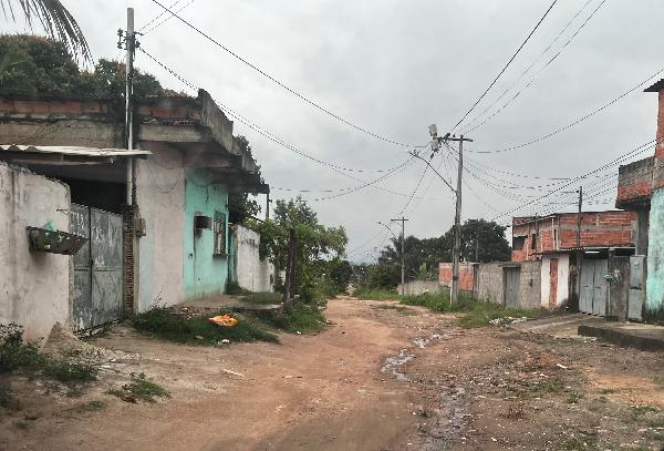 Apartamento em São Gonçalo, Bom Retiro, Rua Cardeal Saraiva, N. 590, Apto 102, Lt 05, Qd 213, RJ. Área: 64.81m2