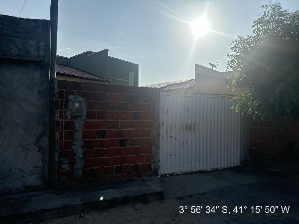 Casa em São João da Fronteira, Centro, Avenida JosÉ Alves Ximenes, N. 350,, PI. Área: 70m2