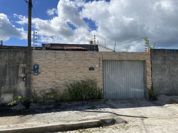 Casa em Horizonte, Zumbi, Rua 5, N. 198b, Qd 03 Lt 35 E 36, CE. Área: 68.05m2