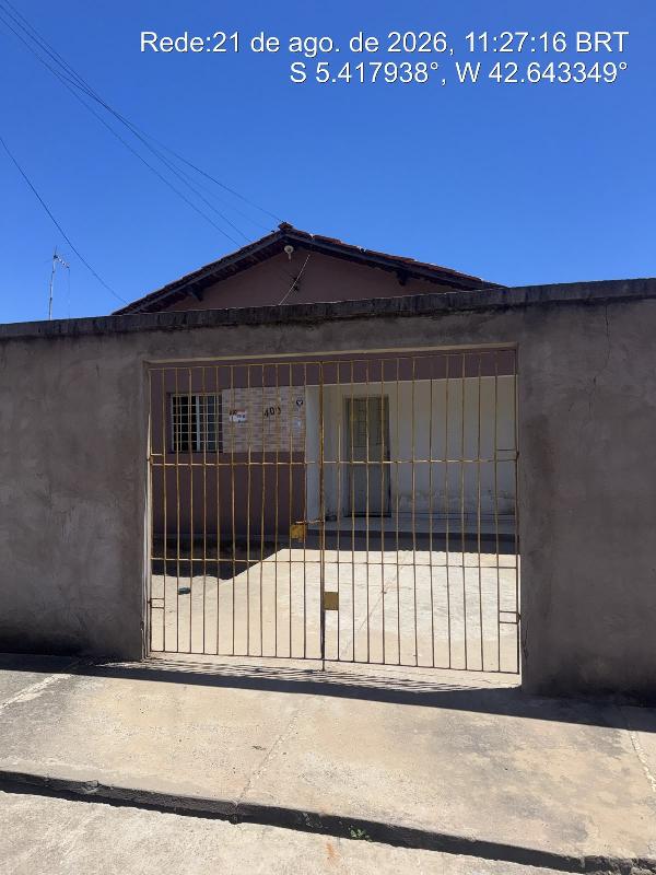 Casa em Lagoa do Piauí, Centro, Rua Jose Martins Ramos, N. 400,, PI. Área: 66.5m2