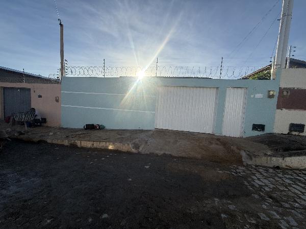 Casa em Mossoró, Santa Julia, Rua Jeep, N. 31, Lt 03 Qd 38, RN. Área: 64m2