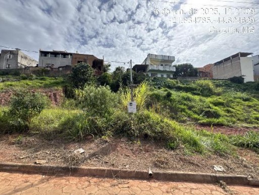 Terreno em Cruzília, Centro, Rua Conego Sebastiao Pereira  Arantes, N. 02, Lt 01, MG. Área: 221.12m2
