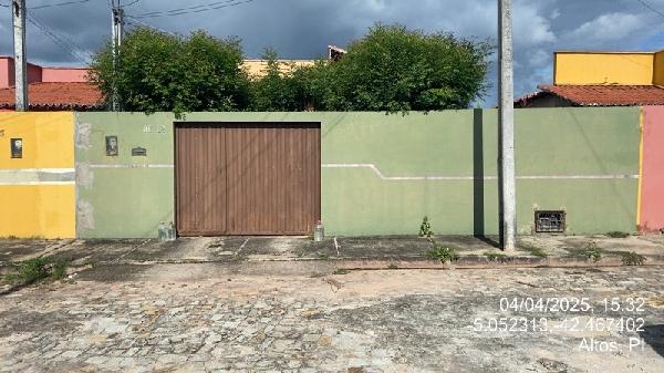 Casa em Altos, Bairro Santa Luz, Rua Ix, N. 445, Lote 02 445, Qd H, PI. Área: 63.44m2