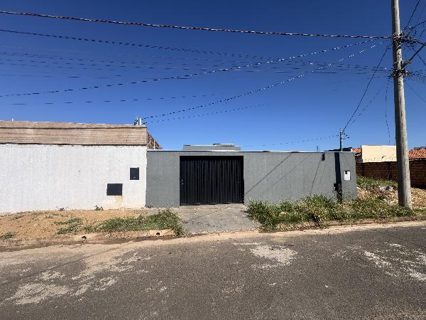Casa em Uberaba, Jardim Maracana, Rua Aderbal Rocha, N. 318, Lt 38 Qd Aj, MG. Área: 60.5m2