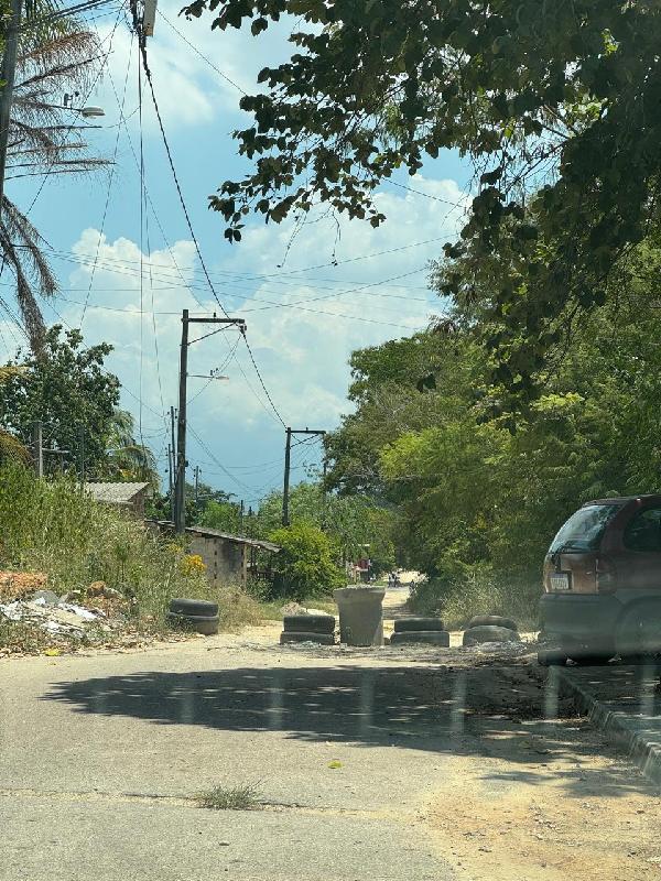Casa em São Gonçalo, Vista Alegre, Avenida Almirante Amorim Do Vale, N. 330, Cs 03, RJ. Área: 36m2