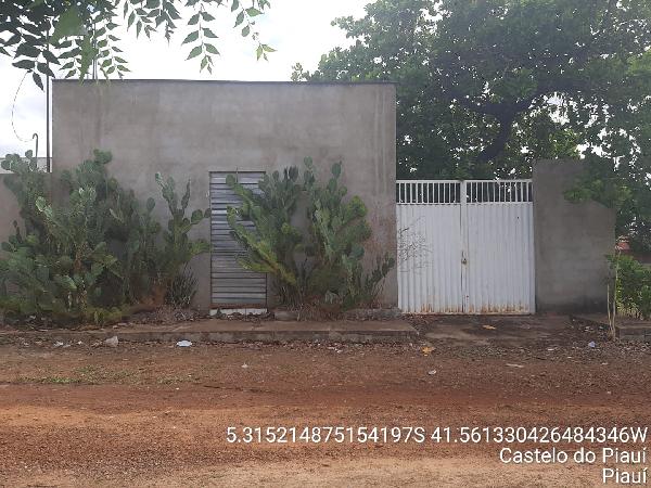 Casa em Castelo do Piauí, Centro, Rua 1, N. Sn, Cs 24, Qd A, PI. Área: 54.95m2