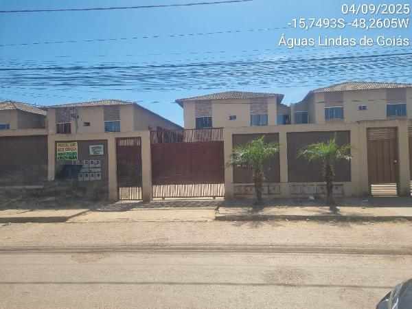 Apartamento em Águas Lindas de Goiás, Parque Da Barragem Setor 01, Quadra 47 Conjunto B, N. Sn, Apto 204, Lt 25 Frente Com A Rua SolimÕEs, GO. Área: 55.35m2
