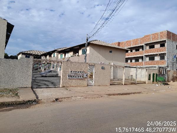 Apartamento em Águas Lindas de Goiás, Parque Da Barragem Setor 04, Quadra 13 Conjunto A (Frente Para A Rua 4), Apto 201, Lt 37, Bl B, 1º Pavimento, GO. Área: 56.32m2