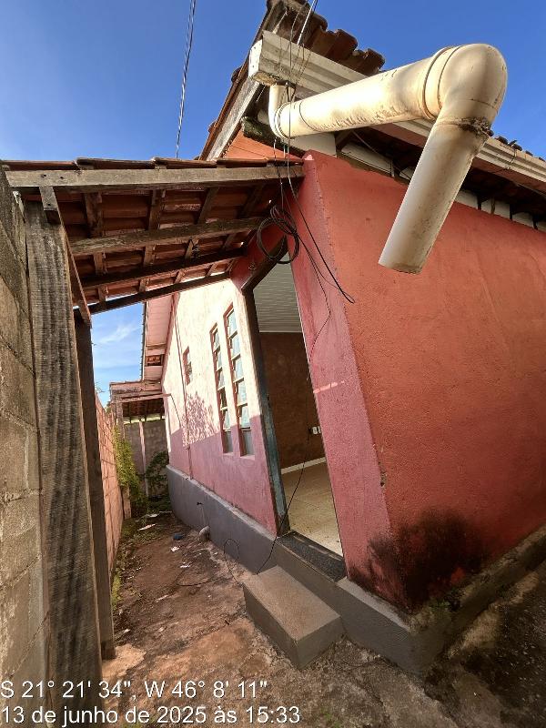 Casa em Areado, Rosário, Rua Bahia, N. 429,, MG. Área: 68.55m2