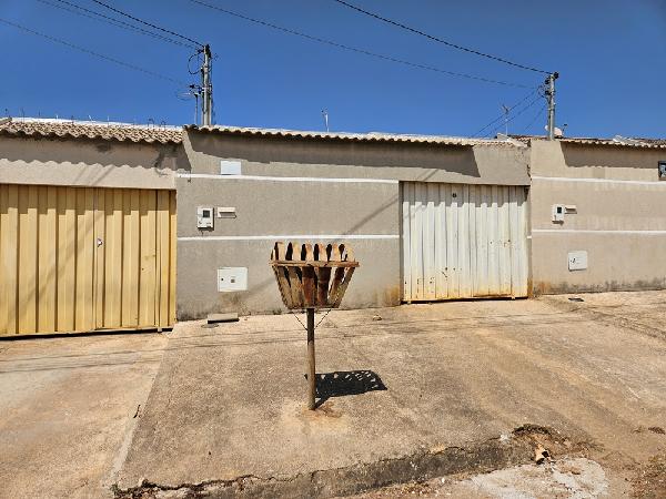 Casa em Santo Antônio do Descoberto, Vila Raio De Luz, Quadra 4, N. Sn, Lt 28, Rua Professor Bruno Treidler, GO. Área: 67.42m2