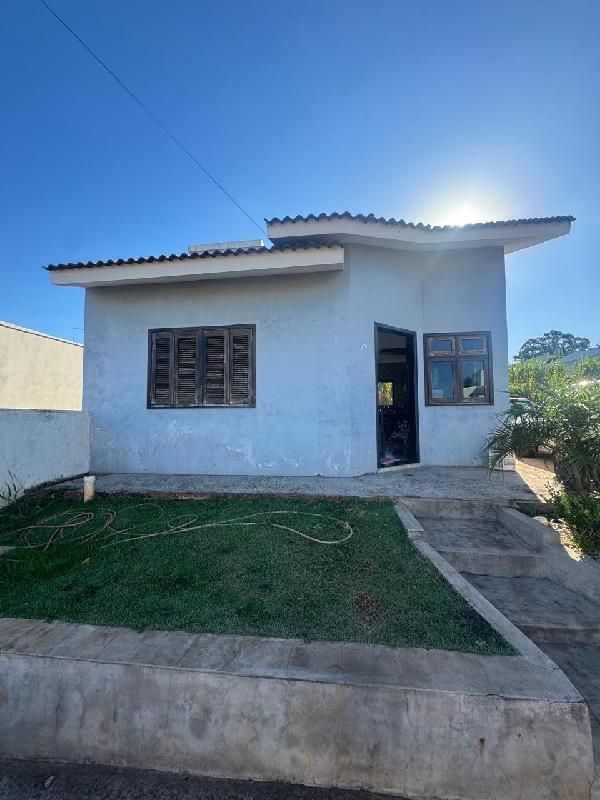 Casa em Santa Rosa, Cruzeiro, Rua Dos Louros, N. 130, Lt 13 Qd 1578, RS. Área: 41m2