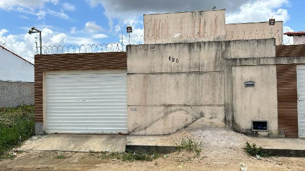 Casa em Teixeira de Freitas, Ouro Verde, Rua Rodrigues, N. 120, BA. Área: 71.62m2