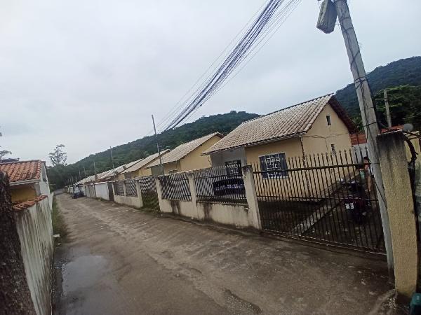 Casa em Magé, Praia De Olaria (guia De Pacobaiba), Rua Das Amendoeiras, N. 504, Lt 1f  Qd 30, RJ. Área: 51.85m2