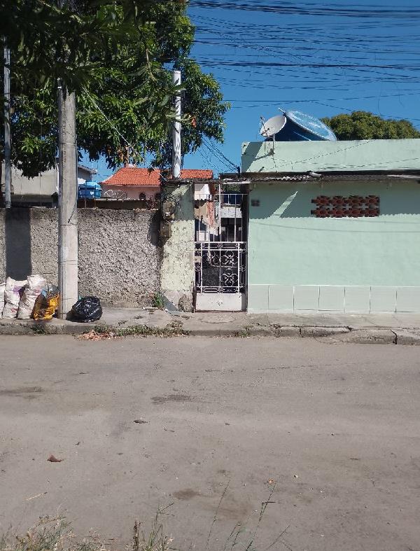 Casa em São Gonçalo, Gradim, Rua Vicente Cardoso, N. 32, Cs 04 Lt 15 Qd 23, RJ. Área: 33m2