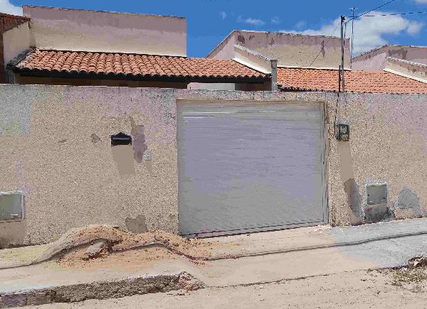 Casa em Horizonte, Carnaubal, Rua Dinamarca, N. 65b, CE. Área: 60.7m2