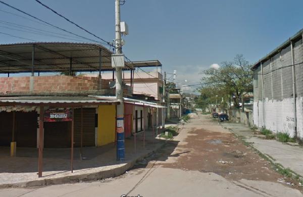 Casa em Belford Roxo, Redentor, Rua Redentor, N. 301, Cs 03, Lt 05, Qd 13, RJ. Área: 36.1m2