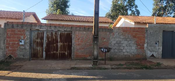 Casa em Araguari, Novo Horizonte, Rua Elvira CascÃO, N. Sn, Qd 19 Lt 05, MG. Área: 52.07m2