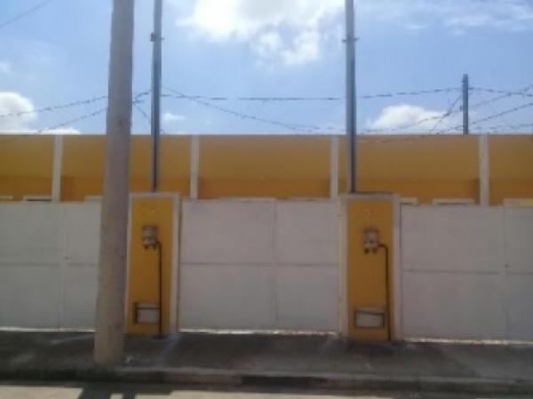 Casa em Nova Iguaçu, Santa Rita, Rua Seis, N. 50, Cs 03, Lt 06, Qd H, RJ. Área: 32.95m2