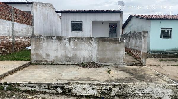 Casa em Flores, Centro, Rua Dos Jasmin, N. 5, Lt 19 Qd F, PE. Área: 56.1m2