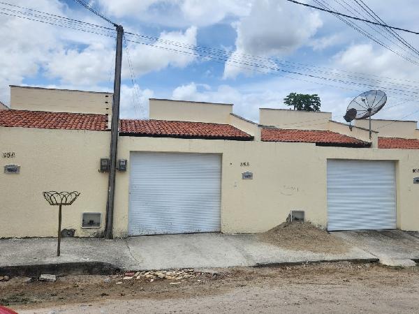 Casa em Horizonte, Carnaubal, Rua Noruega, N. 85-B, Lt 33, CE. Área: 60.7m2